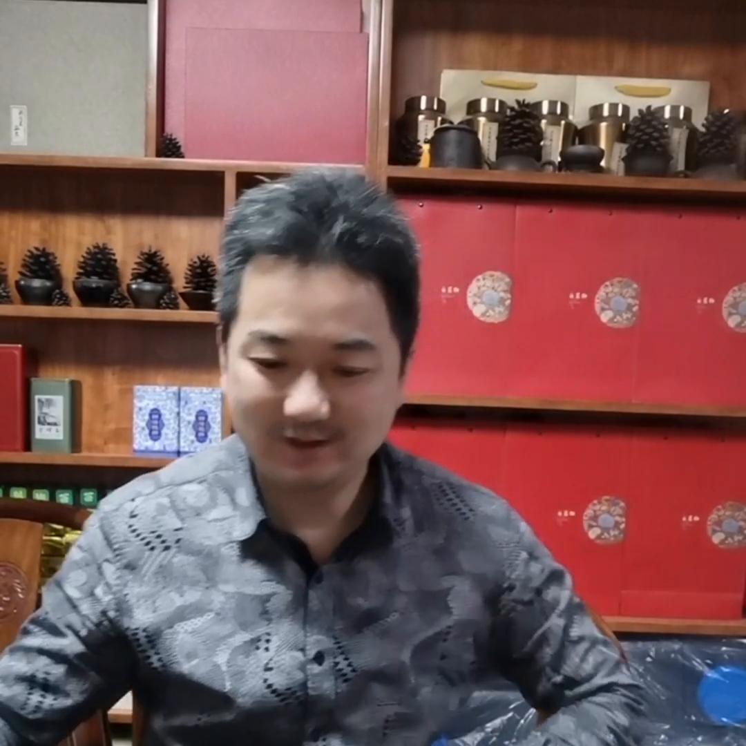 茶痴尘缘今年还真的抱着茶叶（青叶）睡过两次哈。