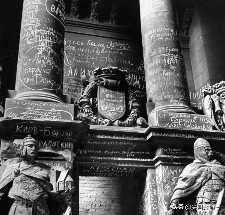 21张真实又罕见的老照片，阴毛假发工作者，我怀疑他用错地方了3