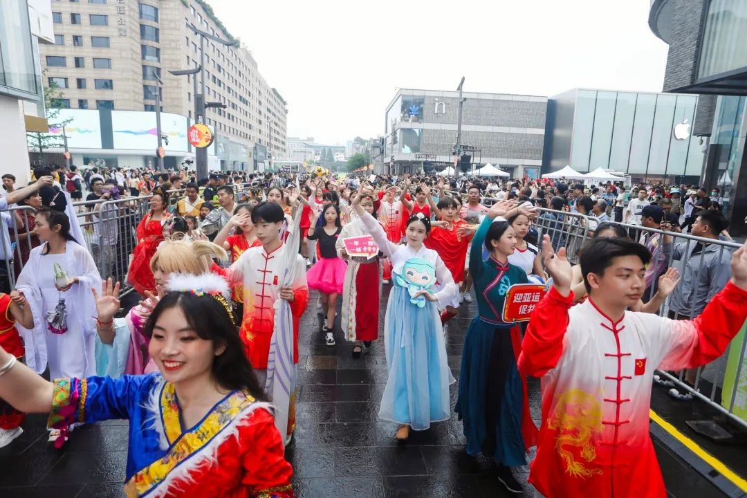 中国动漫节彩车巡游,国际动漫彩车巡游视频
