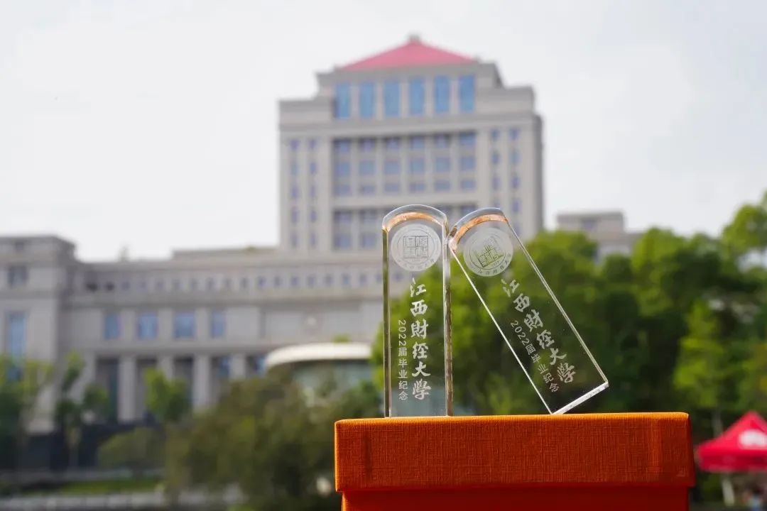 学生给学院送什么毕业礼物好,高校毕业礼物走心又暖心