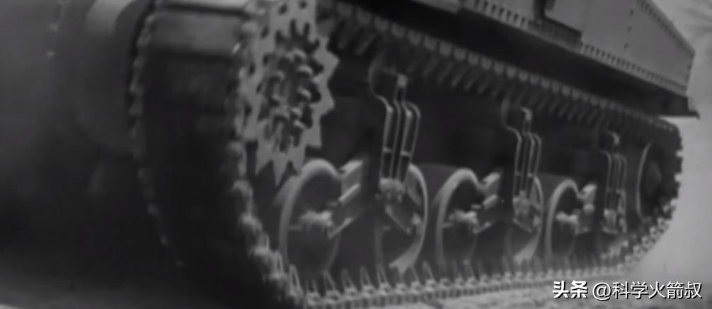 二战德国坦克为什么用交替负重轮,为什么德国虎式坦克比较厉害