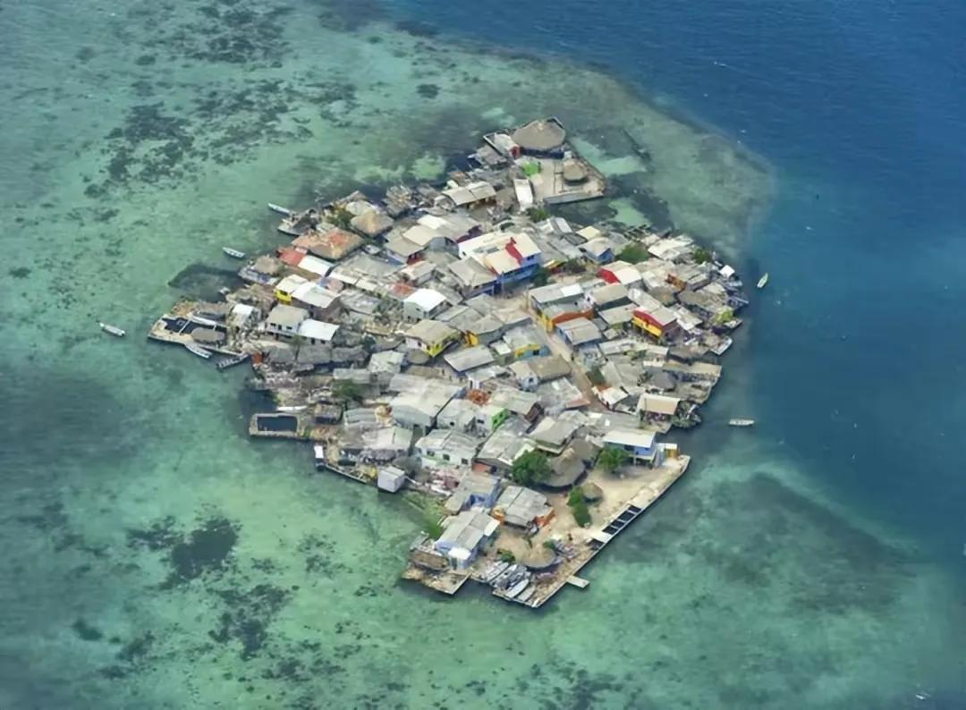 还没足球场大的非洲小岛，住了1000个居民，其他人还拼命往这里挤