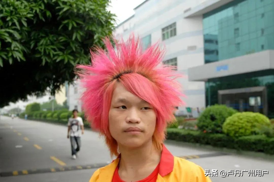 20年拍下150万张“东莞女工”在国外爆火：中国制造，不可思议！