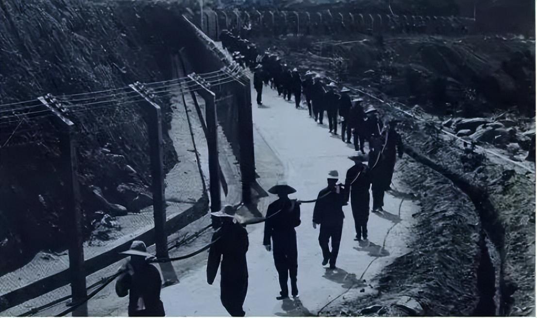 女子穿日军军装拍照被拘留,女子穿侵华日军服装摆拍新闻视频