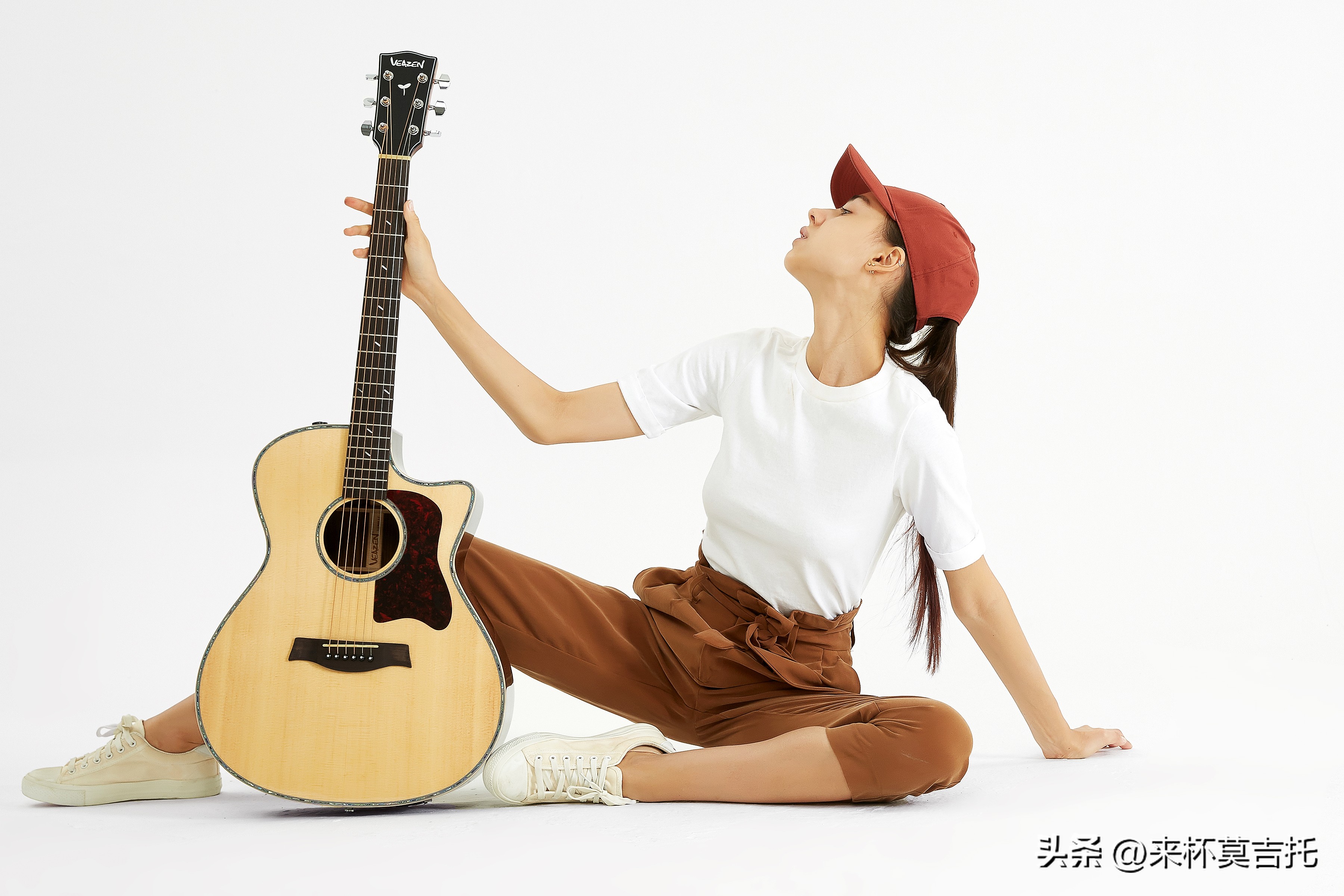 新手烧火棍吉他到底能不能学会,吉他烧火棍怎么练