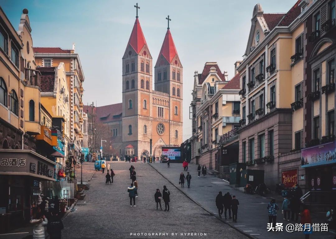 被誉为“东方瑞士”的青岛，有太多的海边浪漫