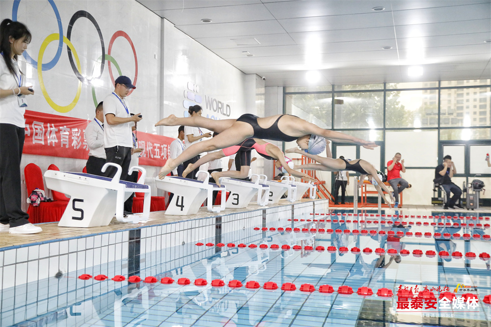 泰山队8强对阵,山东泰山队球员激烈对抗