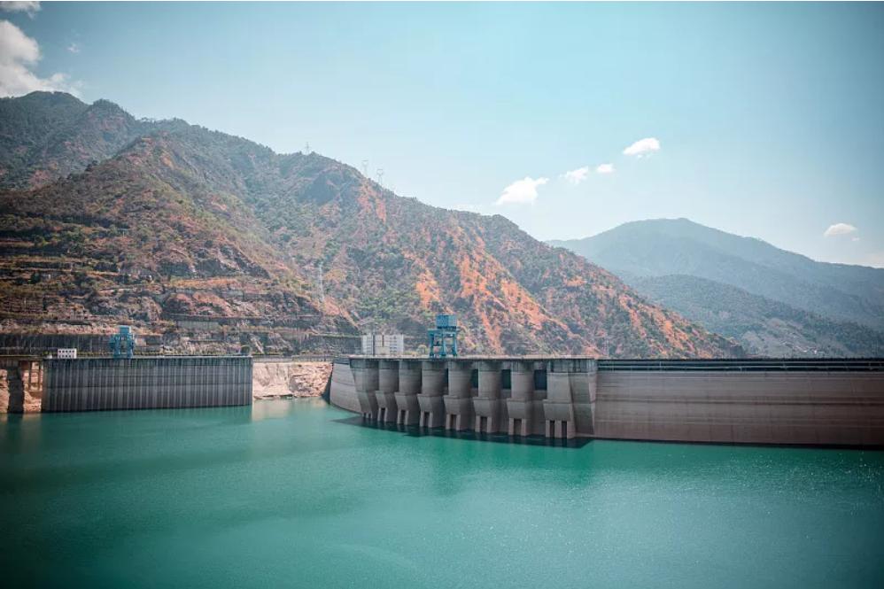 土石坝与重力坝拱坝作比较,混凝土坝土石坝重力坝区别