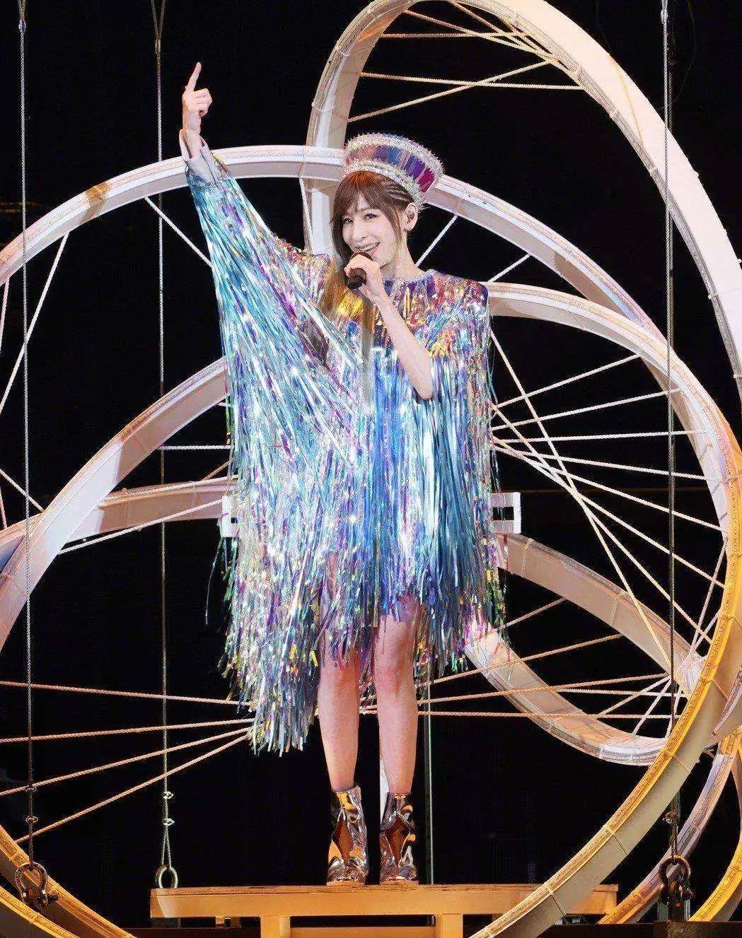 王心凌一个喷嚏炸翻全网,王心凌爆火芒果台被整懵