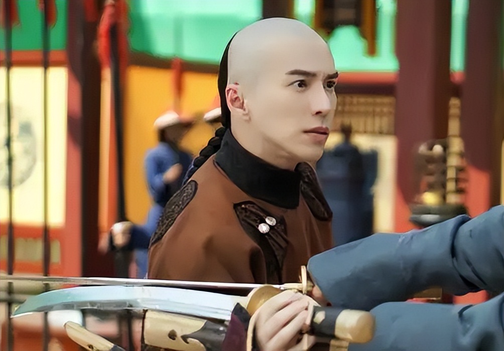 乾隆留给和珅保命圣旨,侍卫救了乾隆乾隆问你要何赏赐