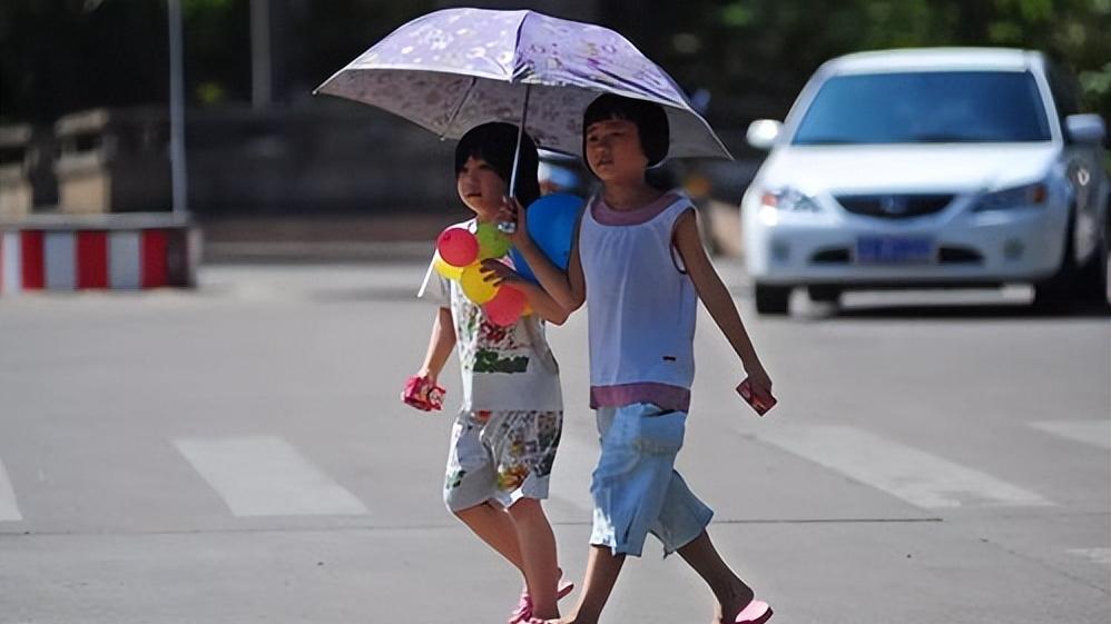 男孩洗澡后昏迷，抢救3小时捡回一条命，夏季谨记洗澡“3不宜”