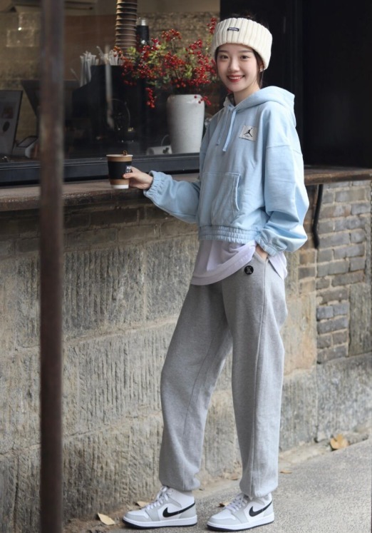 入秋必备的卫衣有哪些品牌,入秋卫衣怎么穿才能看着不一般