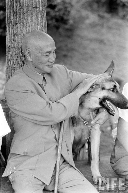 1956年，毛主席向蒋介石承诺：台湾军政大权仍由蒋介石管理