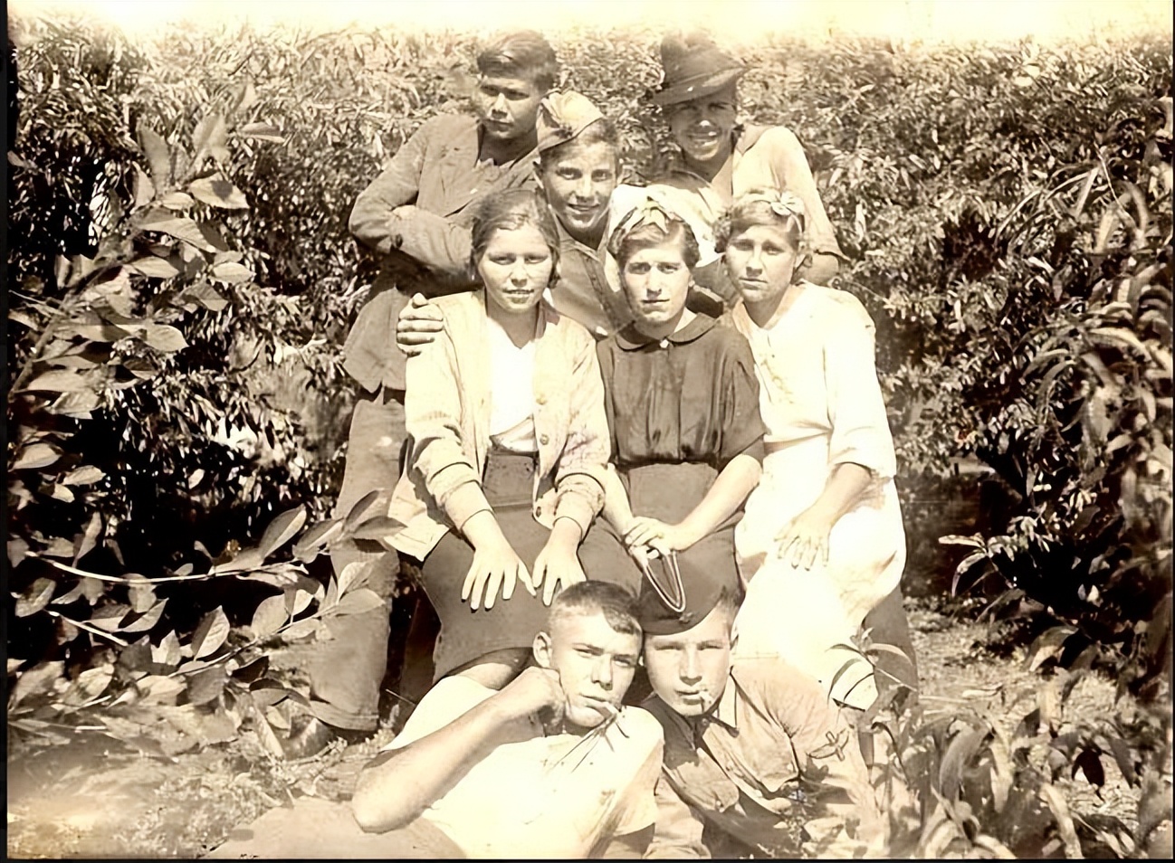 《青年近卫军》中谍战女孩的情感秘境，揭示风流背后的坚贞与纯真