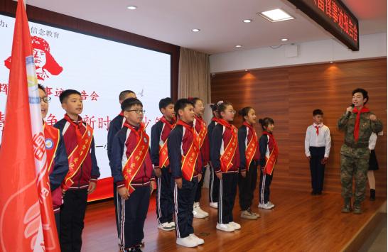 于洪区东平湖街第一小学邀请“最美沈阳人”宋世辉作学雷锋事迹报告