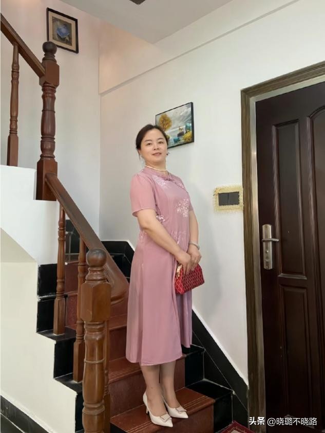 魅力女人就穿这一款旗袍裙,适合中年女性初秋大牌高贵旗袍裙