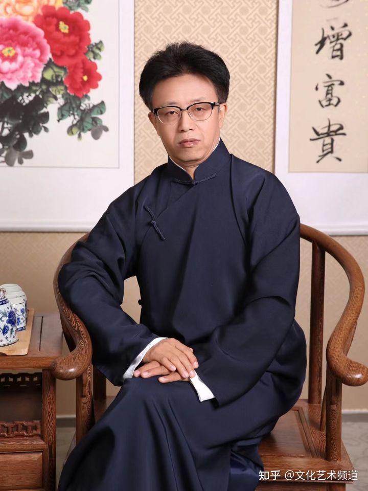 中华国礼艺术家和国家一级书法家,中国国礼书法家郭爱忠