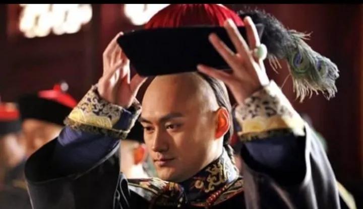 女怕摸腰的老话,女怕摸中男怕摸头什么意思