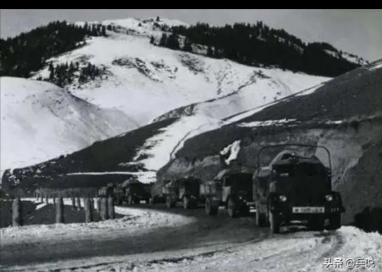 1962年，*长首**乘车奔赴前线，公路上突然窜出一个列兵挡住车…