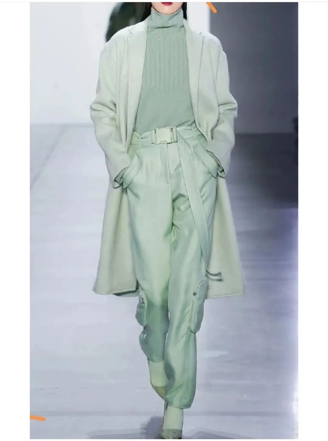 今年流行什么颜色显白气质女,今年流行一身浅淡色显白又好看