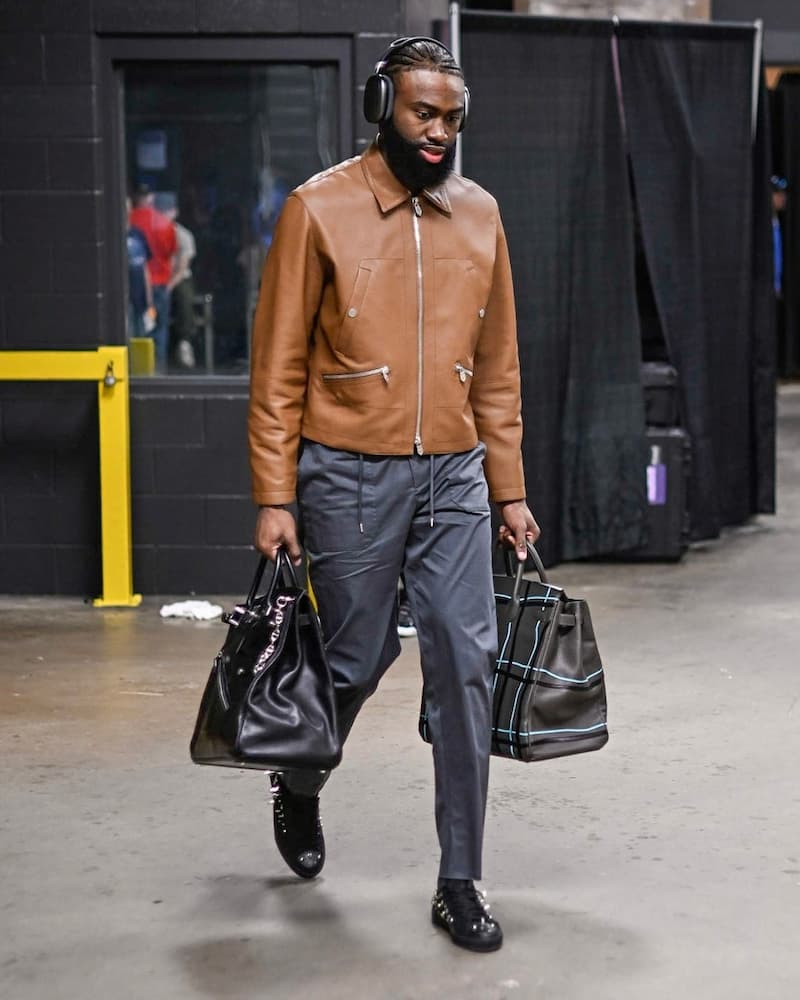 nba篮球衣杰伦布朗,最新nba球星入场穿搭