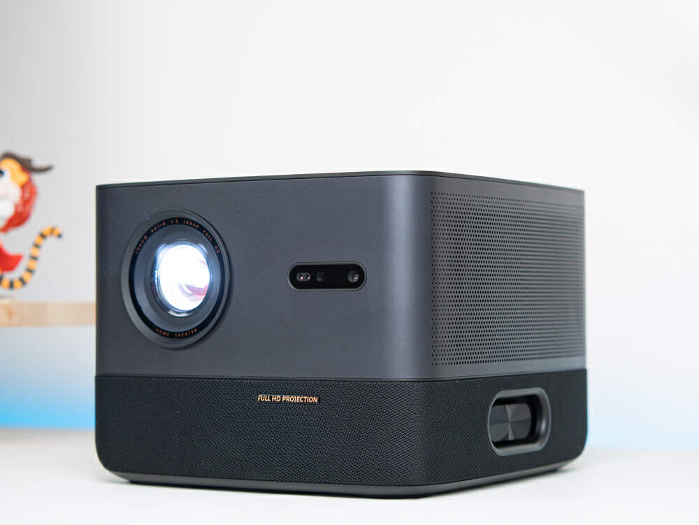 太卷了！亮度1300CVIA、帝瓦雷调音，AOCK1智能投影或成4K段爆款