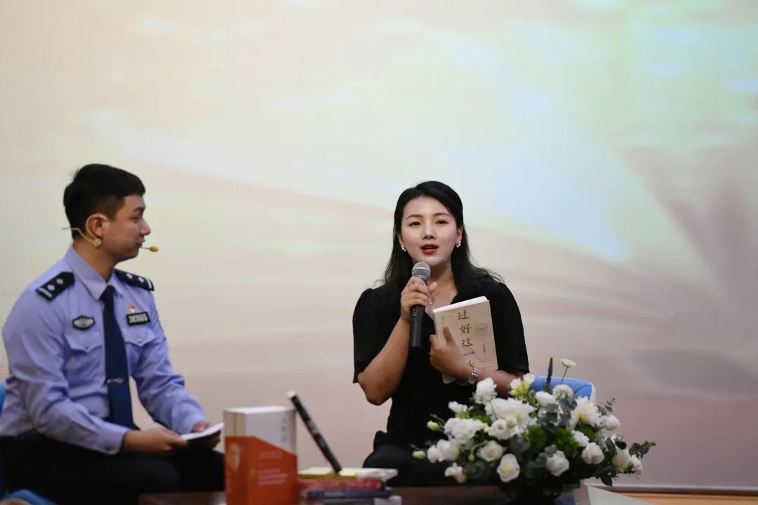 一路书香一生阳光朗诵节目串词,每周一次的读书分享会