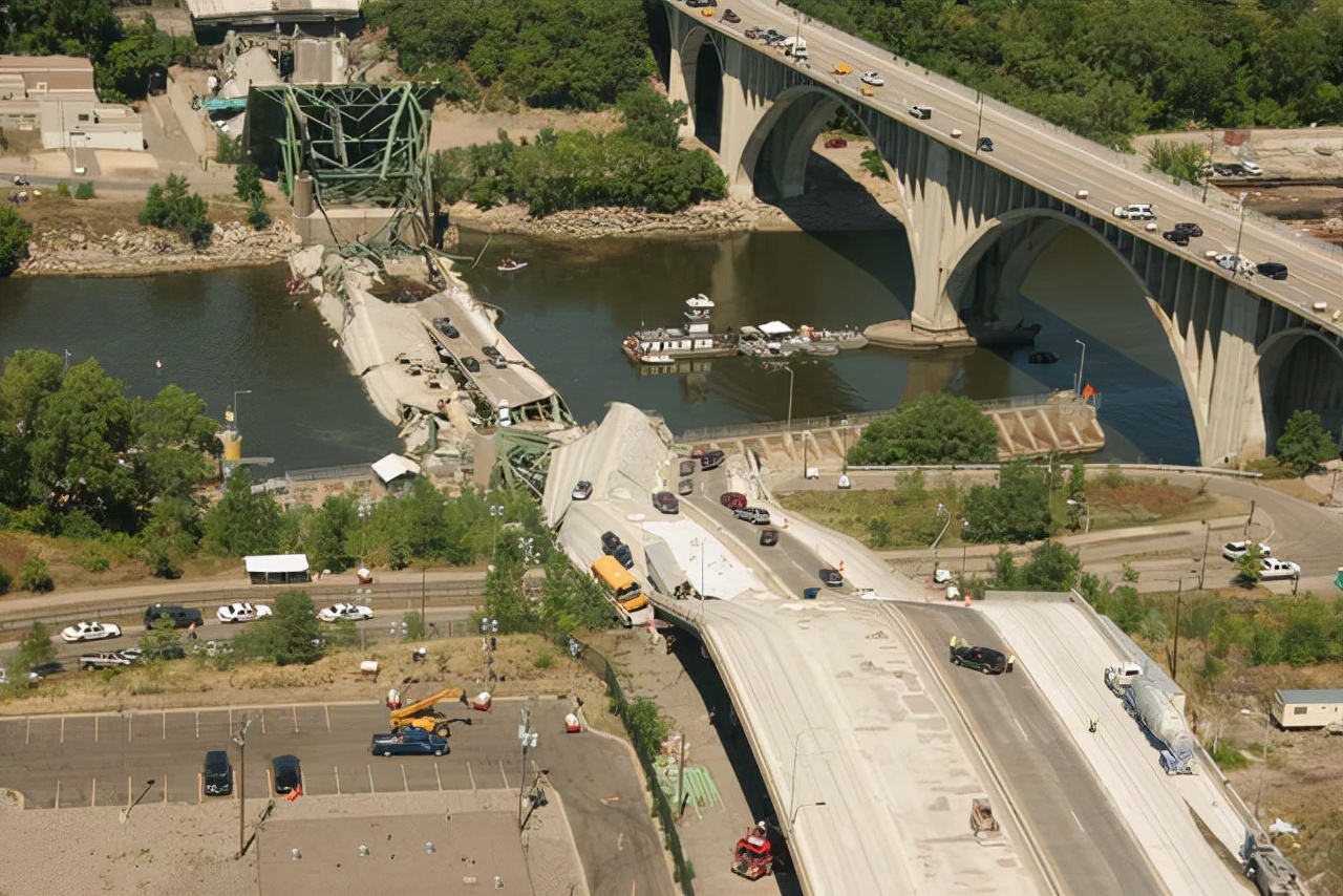 大桥瞬间坍塌的原因有哪些,大桥寿命期到了如何处理