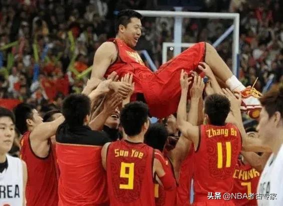 众人膜拜，河升镇对着镜头哭鼻子，这届亚运会发生了什么？