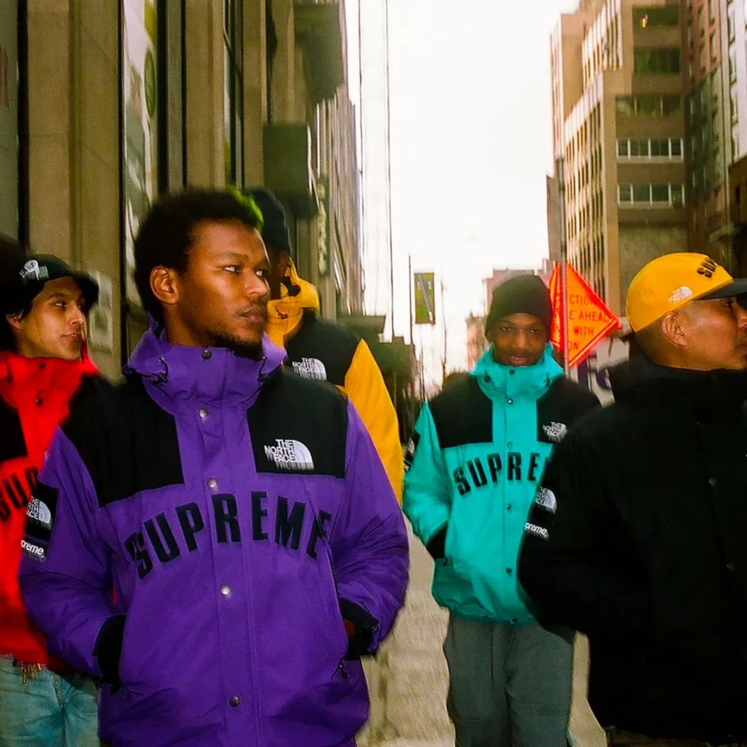 别再穿烂大街的风格,tnf羽绒服是什么档次的