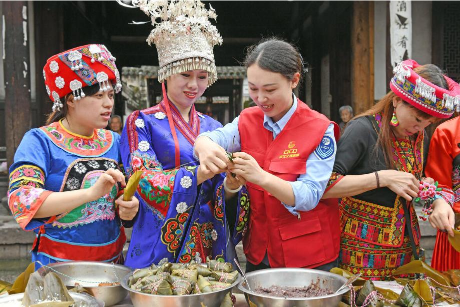 不怕七月鬼就怕端午的水,不怕五月五的水只怕七月半的鬼
