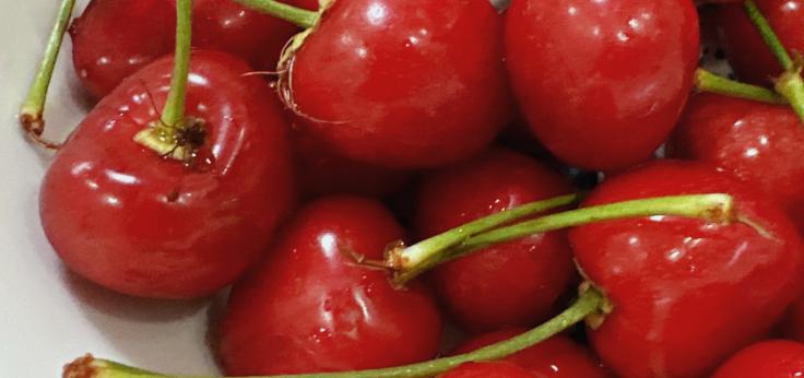 樱桃的果核为什么有毒,樱桃真的不能吃核会中毒吗