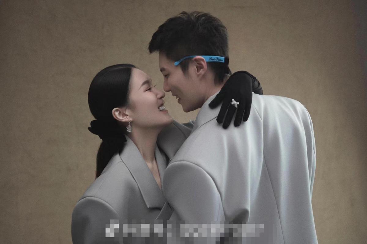 赵本山女儿晒结婚证件照,赵本山女儿晒结婚照