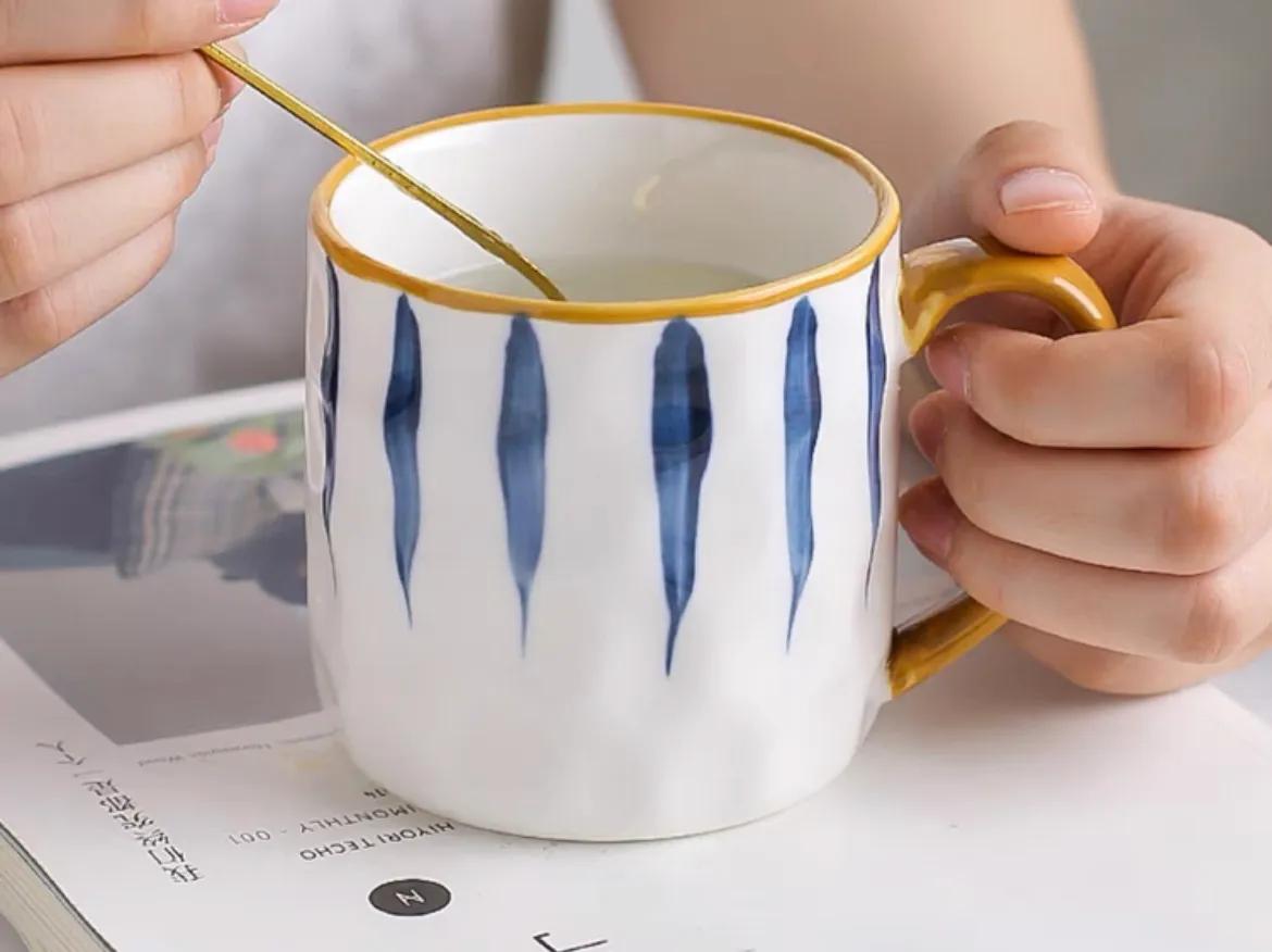 一到秋天嘴唇就起皮怎么办,入秋了嘴唇干怎么办