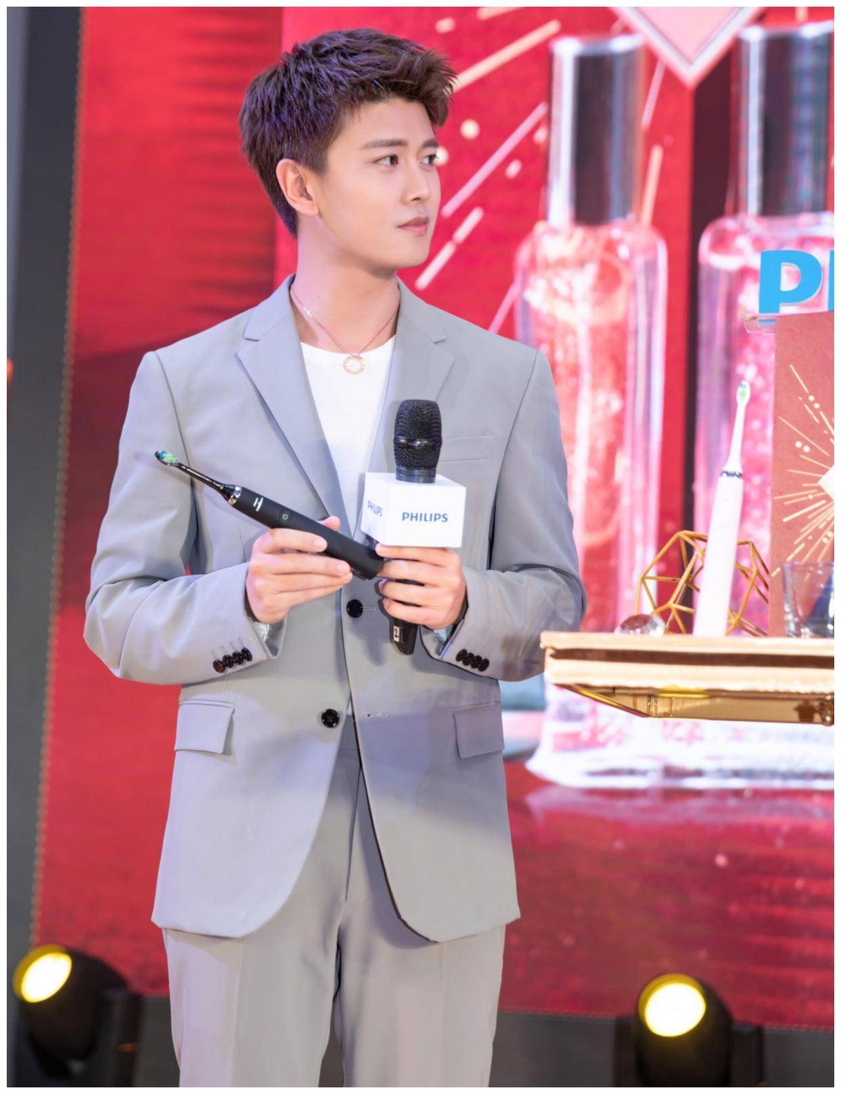 十位穿西装的男明星你最喜欢谁,穿西装很帅的一个男的