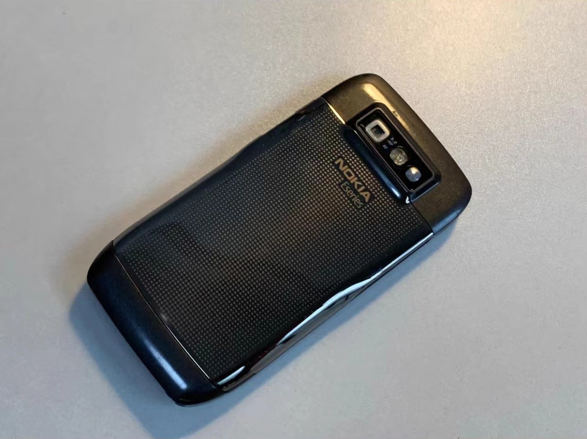 路上捡到一台未开封的手机,路边捡到的全新手机没开封