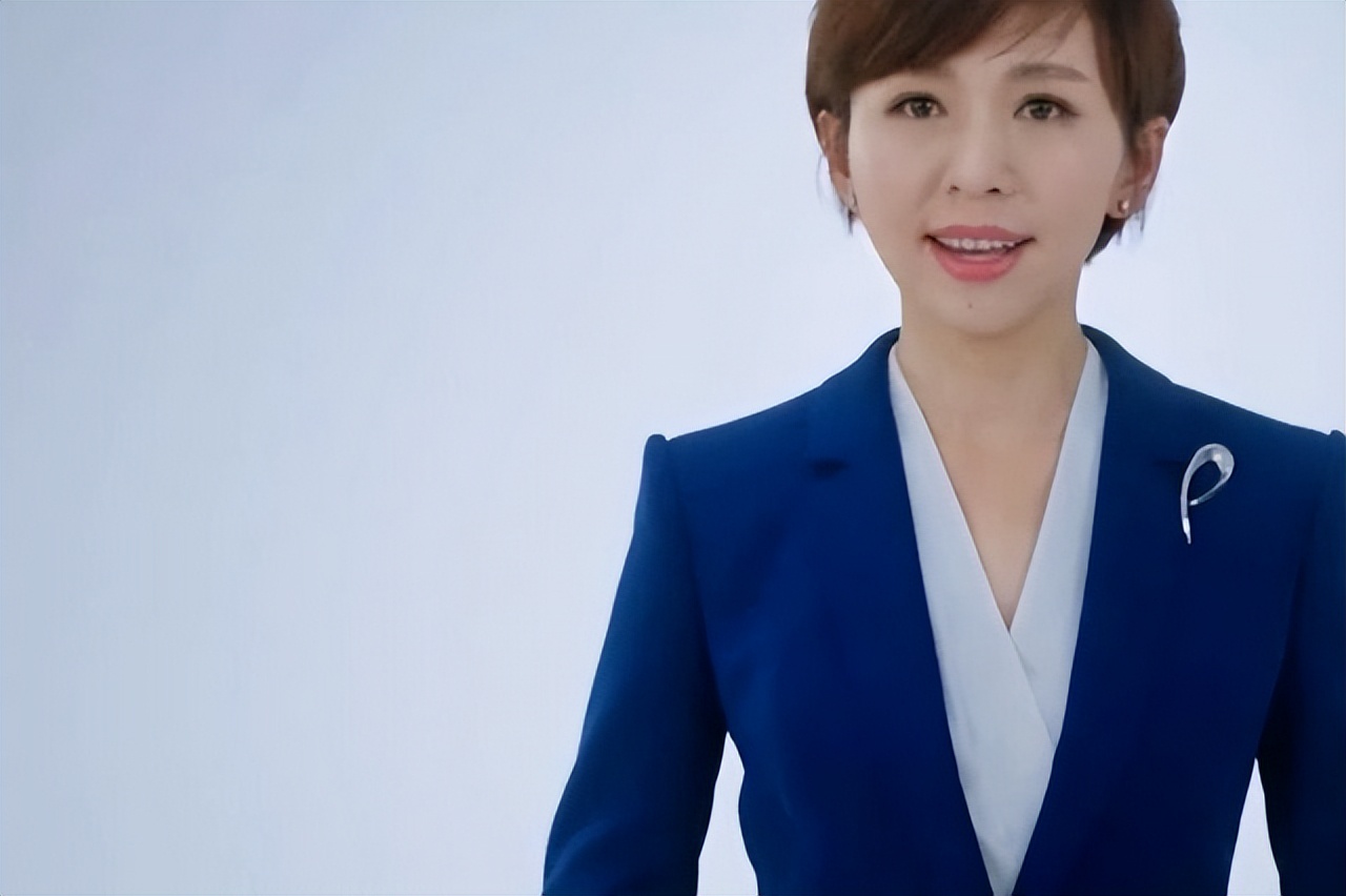 欧阳夏丹主持新闻联播康辉,陪伴欧阳夏丹