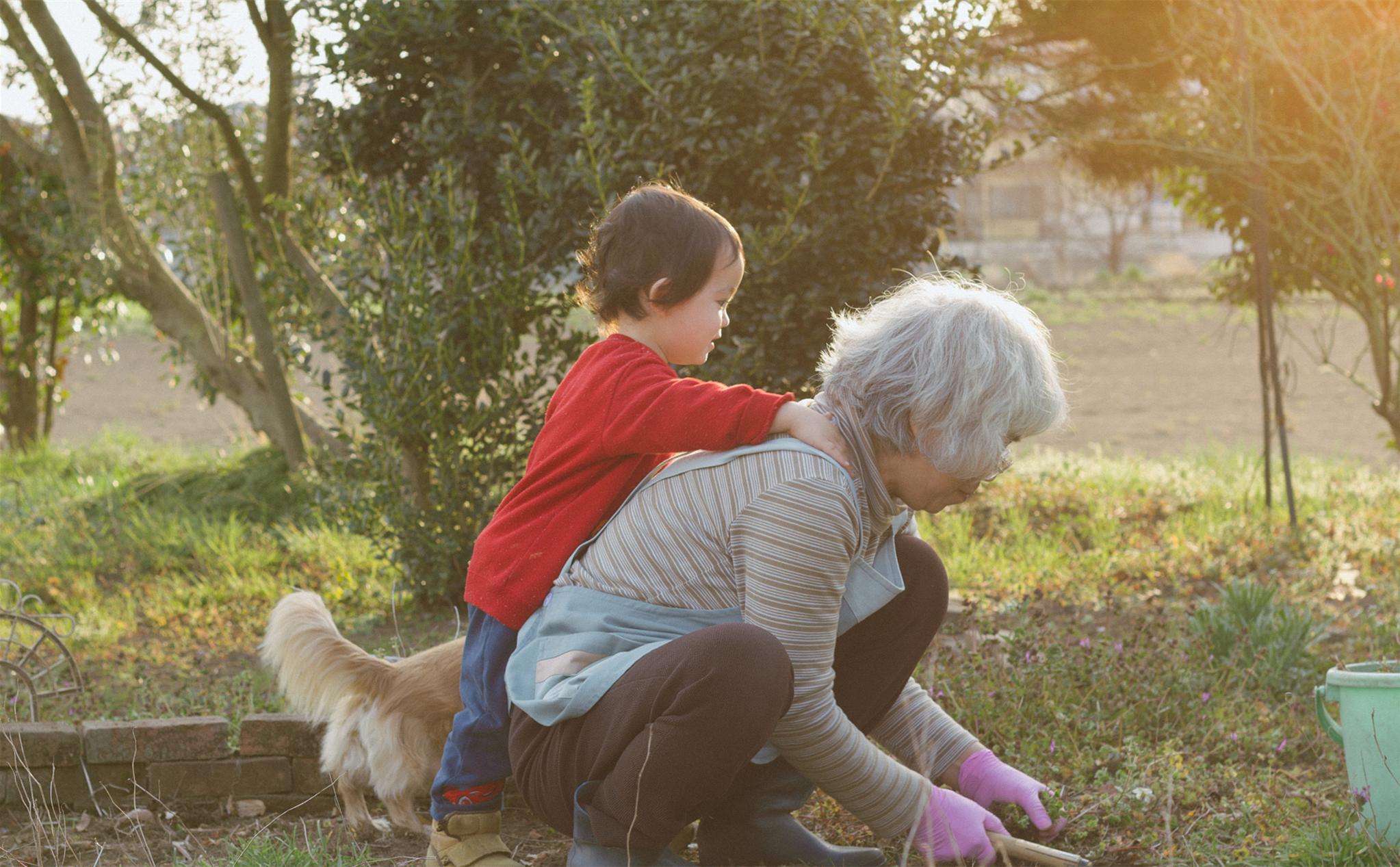 那年，我硬生生的被一个女生灌醉，第二天醒来发现躺在她的床上