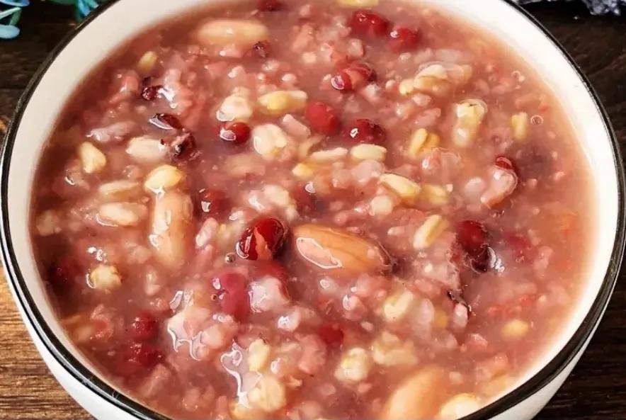 秋季给孩子煮什么杂粮粥有营养,儿童七日杂粮粥营养搭配不重样