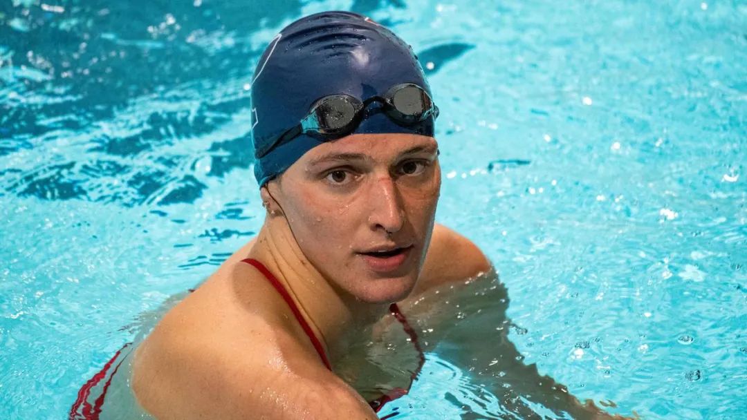 美国变性女踢球,美国举重变性女选手