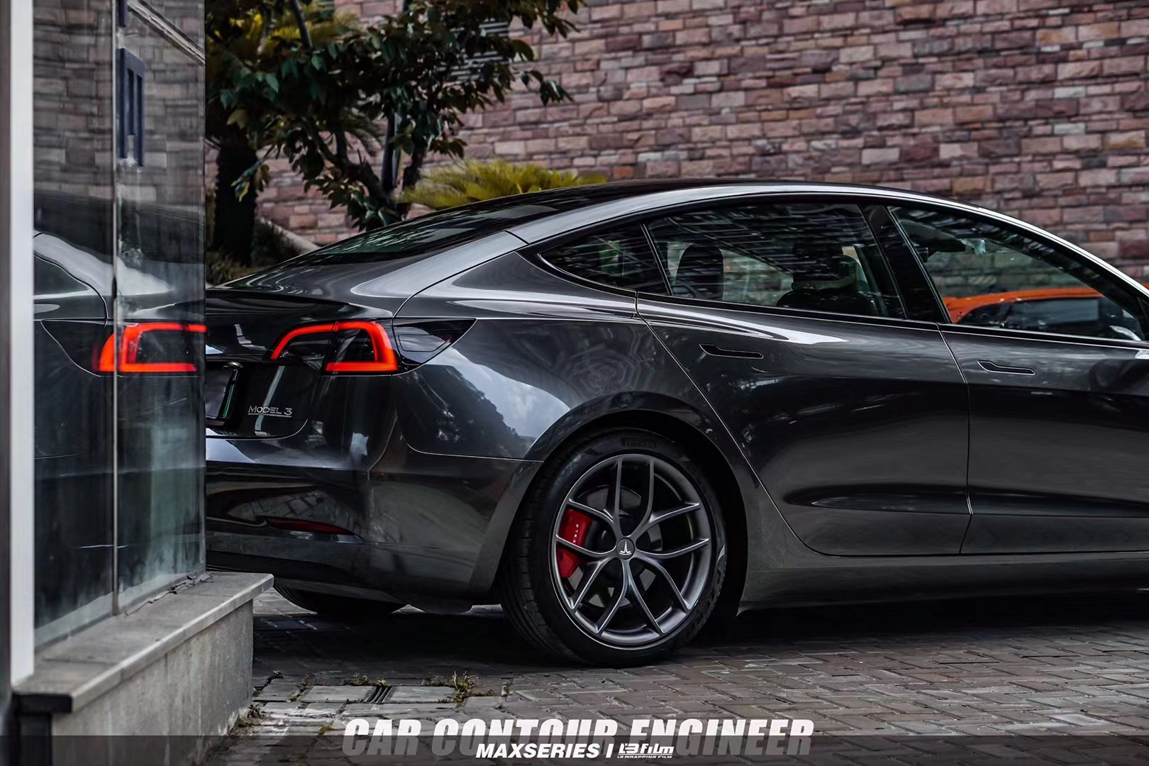 特斯拉改色膜modely液态龙血红,特斯拉改色膜modely梦幻紫金灰