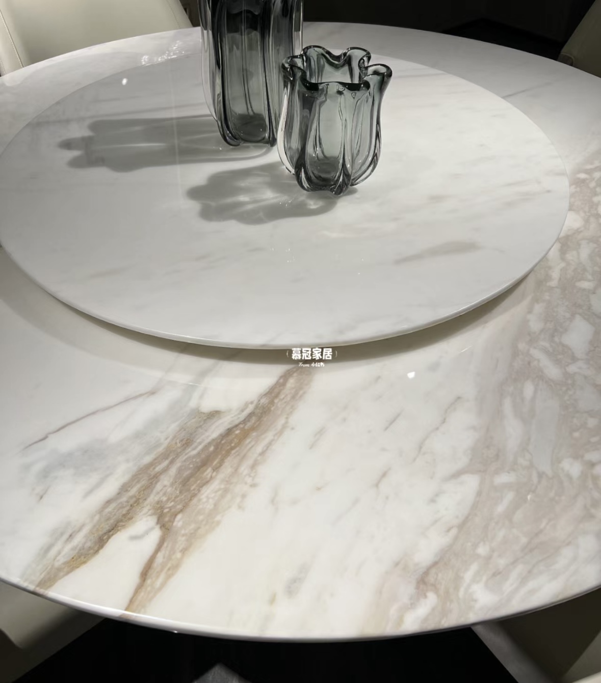 各种样式的岩板餐桌,实木餐桌和岩板餐桌效果图对比