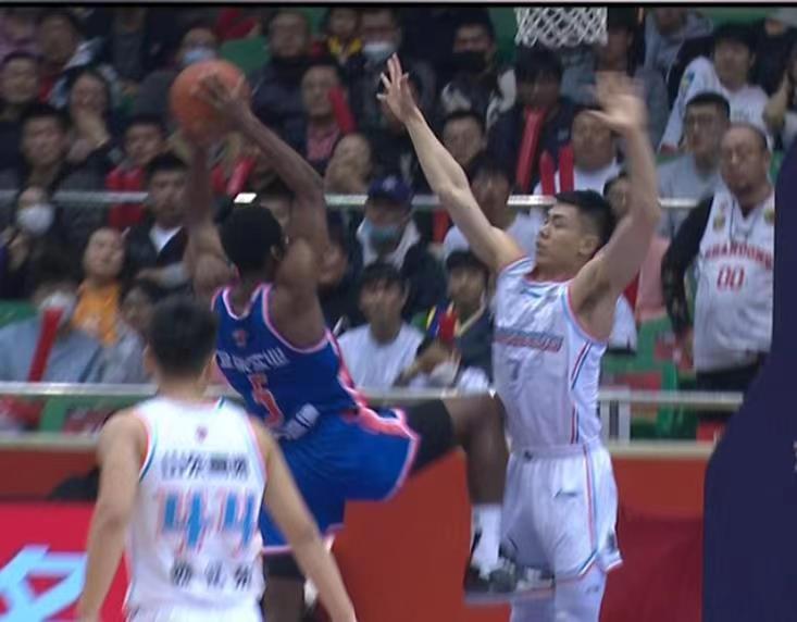 CBA：马氏上腿重出江湖，四川队违背职业道德之动作遭裁判无视
