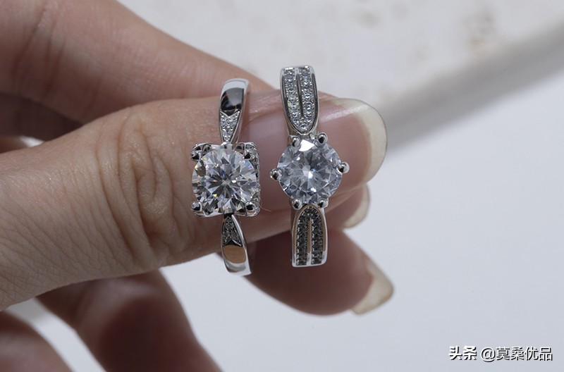 怎么分辨真假莫桑钻手镯,得物莫桑钻真假