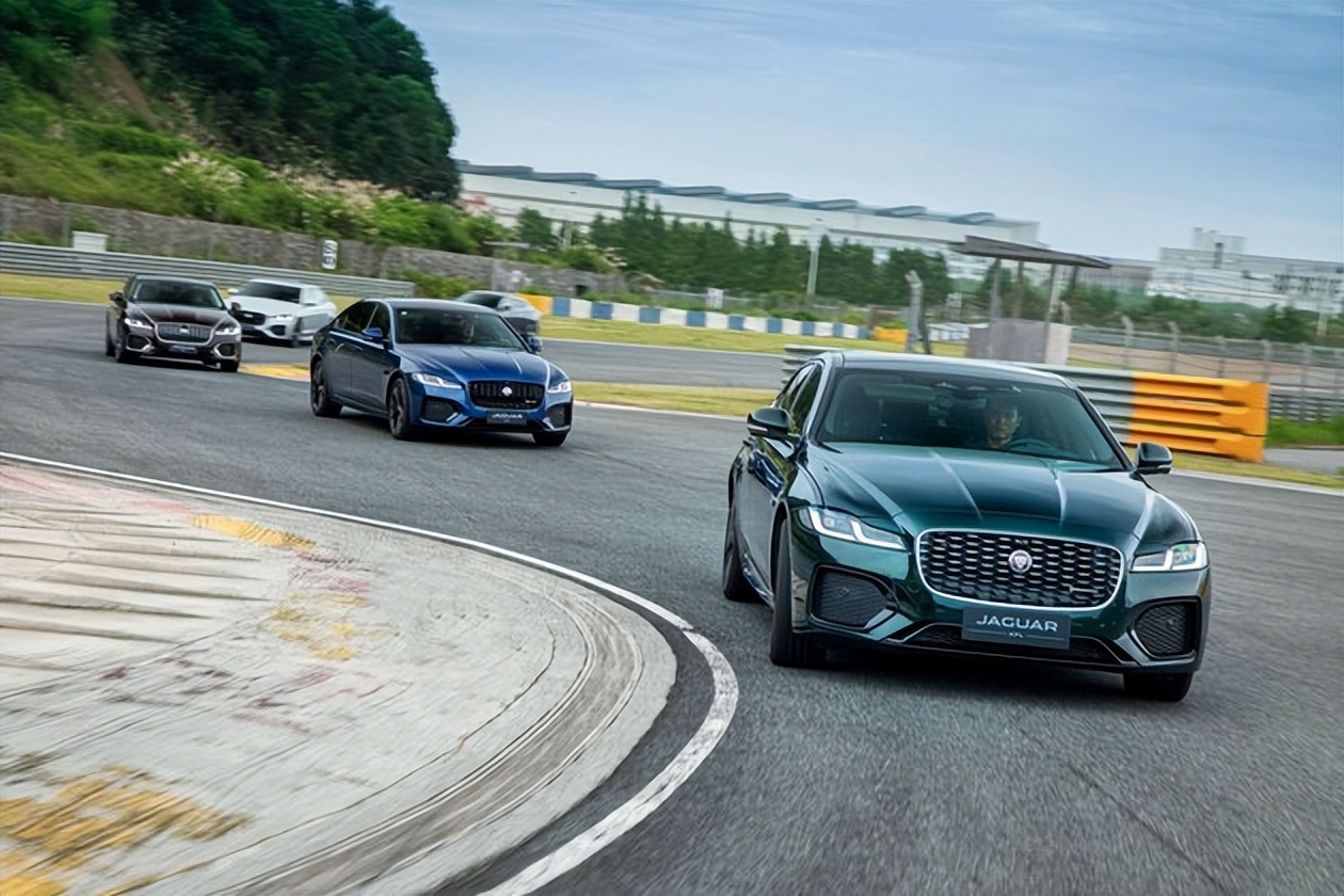 1.5以下排量的汽车购置税减半吗,凯迪拉克为什么购置税减半要60天