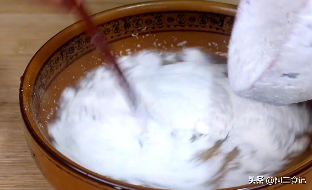 油条快速做酥脆松软完整教程,油条怎么做酥脆掉渣松软完整教程