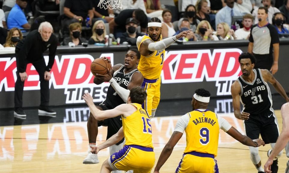 湖人队交易欧文最新消息,湖人最新消息欧文加入湖人的时间