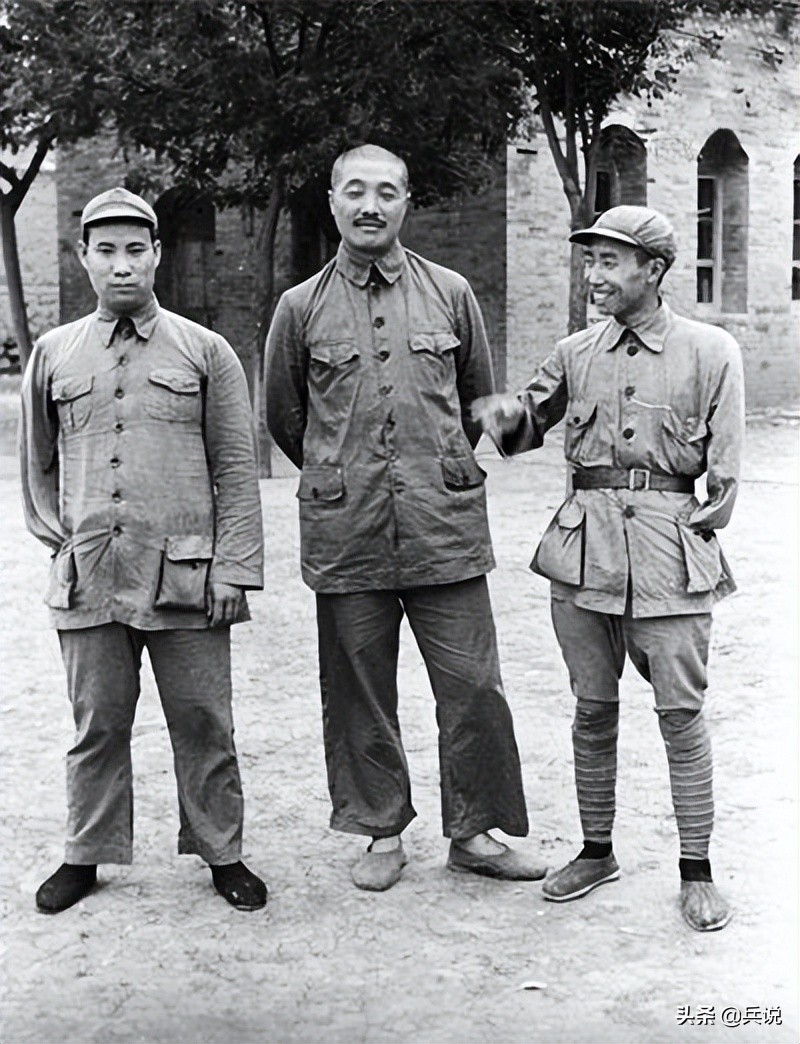 彭德怀与贺龙比较：一个元帅排第二，一人排第五，区别何在？