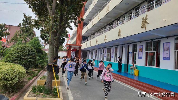 班级开展安全教育及演练活动掠影,生命至上消防安全教育视频