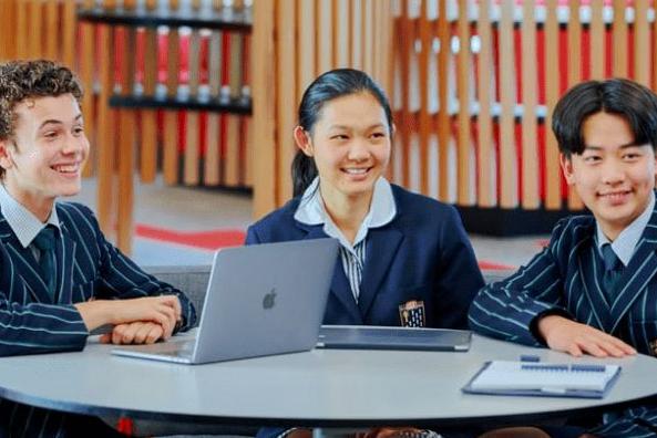 我国有近48万“小留学生”，父母无外乎是3类人，留学原因引热议